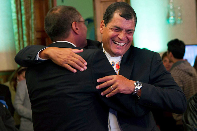 Президент Эквадора Рафаэль Корреа третий раз подряд победил на выборах главы государства