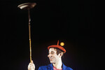 Заслуженный артист РСФСР, клоун Андрей Николаев на арене старого Московского цирка на Цветном Бульваре, 1983 год