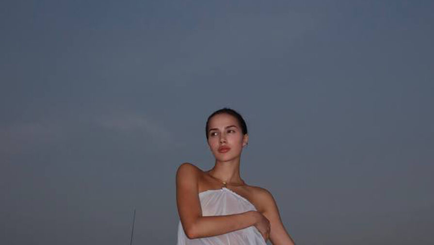 Загитова на видео посмеялась над ценой своих брекетов