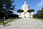 Церковь Святых Петра и Павла в Квартале всемирной выставки в Риме, Италия, 23 марта 2020 года