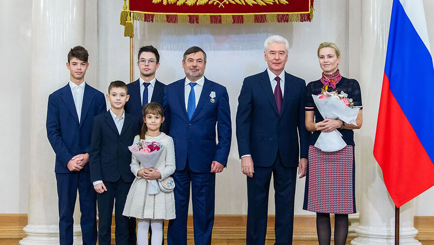 Мэр Москвы наградил заслуженных врачей, учителей и работников транспорта