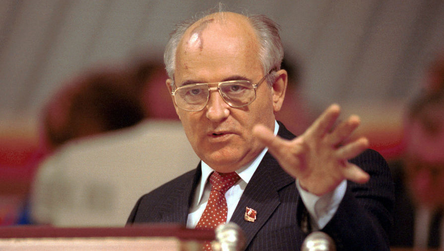 Михаил Горбачев во время выступления на&nbsp;ХХVIII съезде КПСС в&nbsp;Кремлевском дворце съездов, 1990&nbsp;год