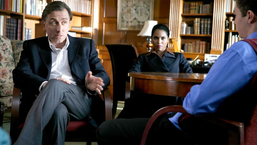 <b>«Обмани меня» (2009-2011)</b>
В сериале «Обмани меня» Рот сыграл блистательного (а еще крайне обаятельного) доктор Лайтмана, который помогает полиции разоблачать преступников.