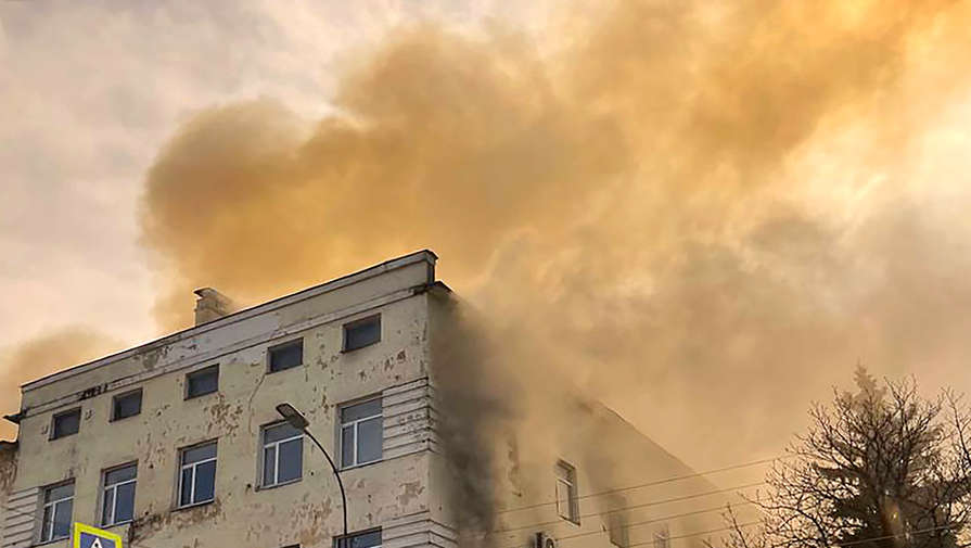 Источник сообщил об увеличении площади пожара в военном НИИ в Твери до 1,5 тыс. кв. м