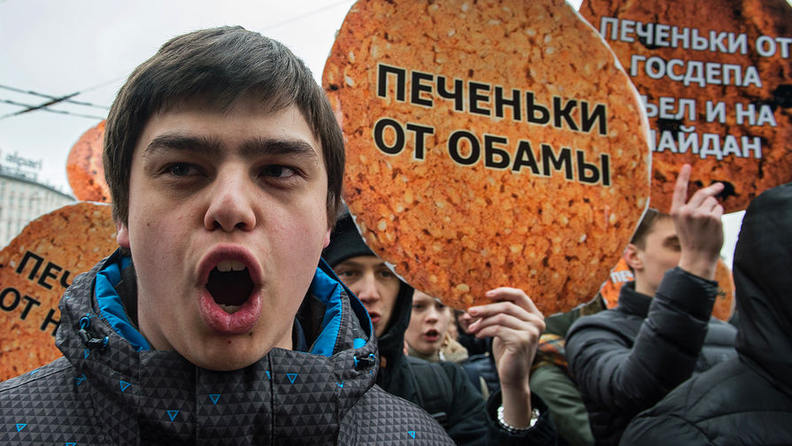 Пикет движения «Антимайдан» напротив офиса службы «Радио Свобода» в Москве, 2015 год