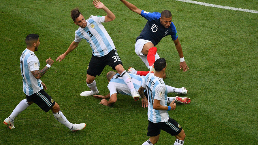 Во время 1/8 финала чемпионата мира по футболу между сборными Франции и Аргентины, 30 июня 2018 года