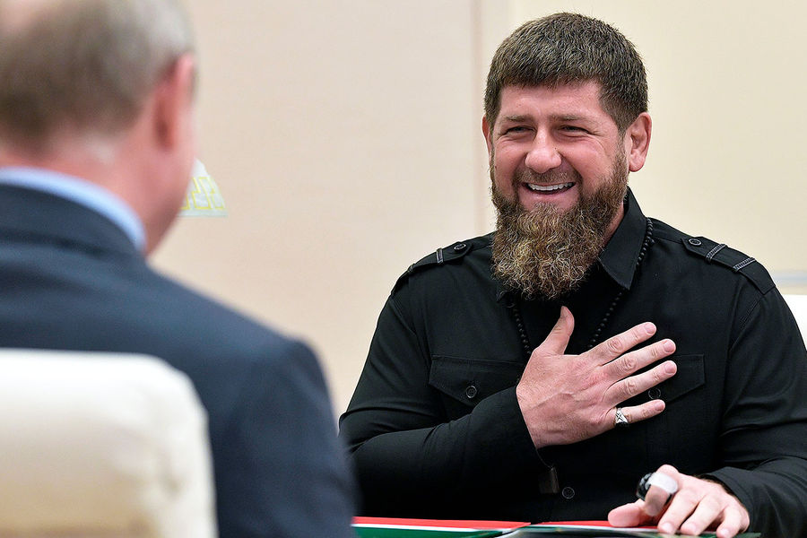чеченцы играют в карты