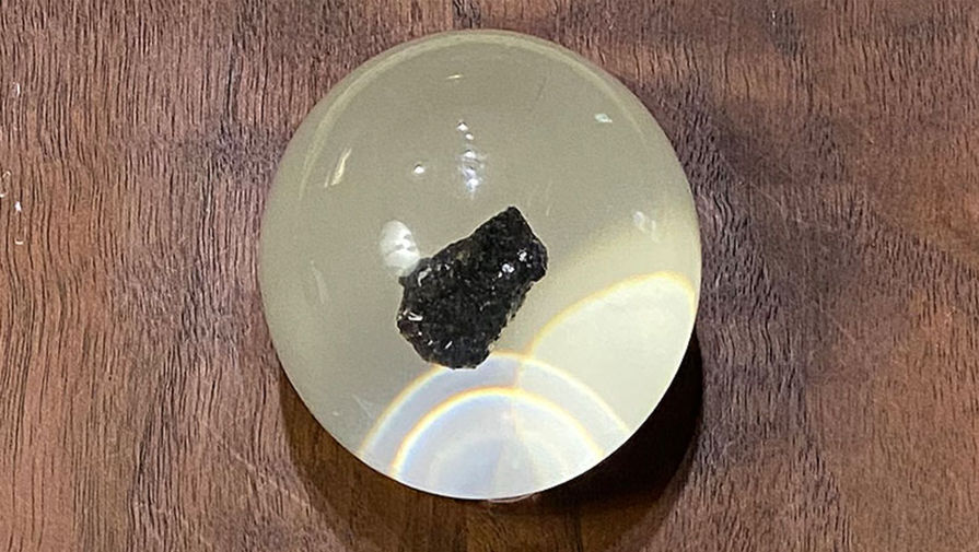 Утерянный в США камень с Луны нашелся на гаражной распродаже