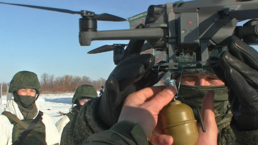 Российские военные научились уничтожать противника с помощью квадрокоптеров c гранатой