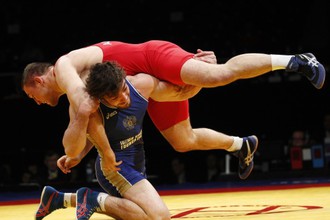 Абдусалам Гадисов борется в финале с Валерием Андрейцевым