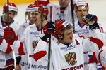 Российская сборная празднует победу