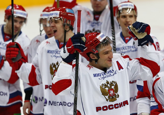 Российская сборная празднует победу