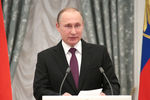 Президент России Владимир Путин во время церемонии вручения государственных наград в Кремле