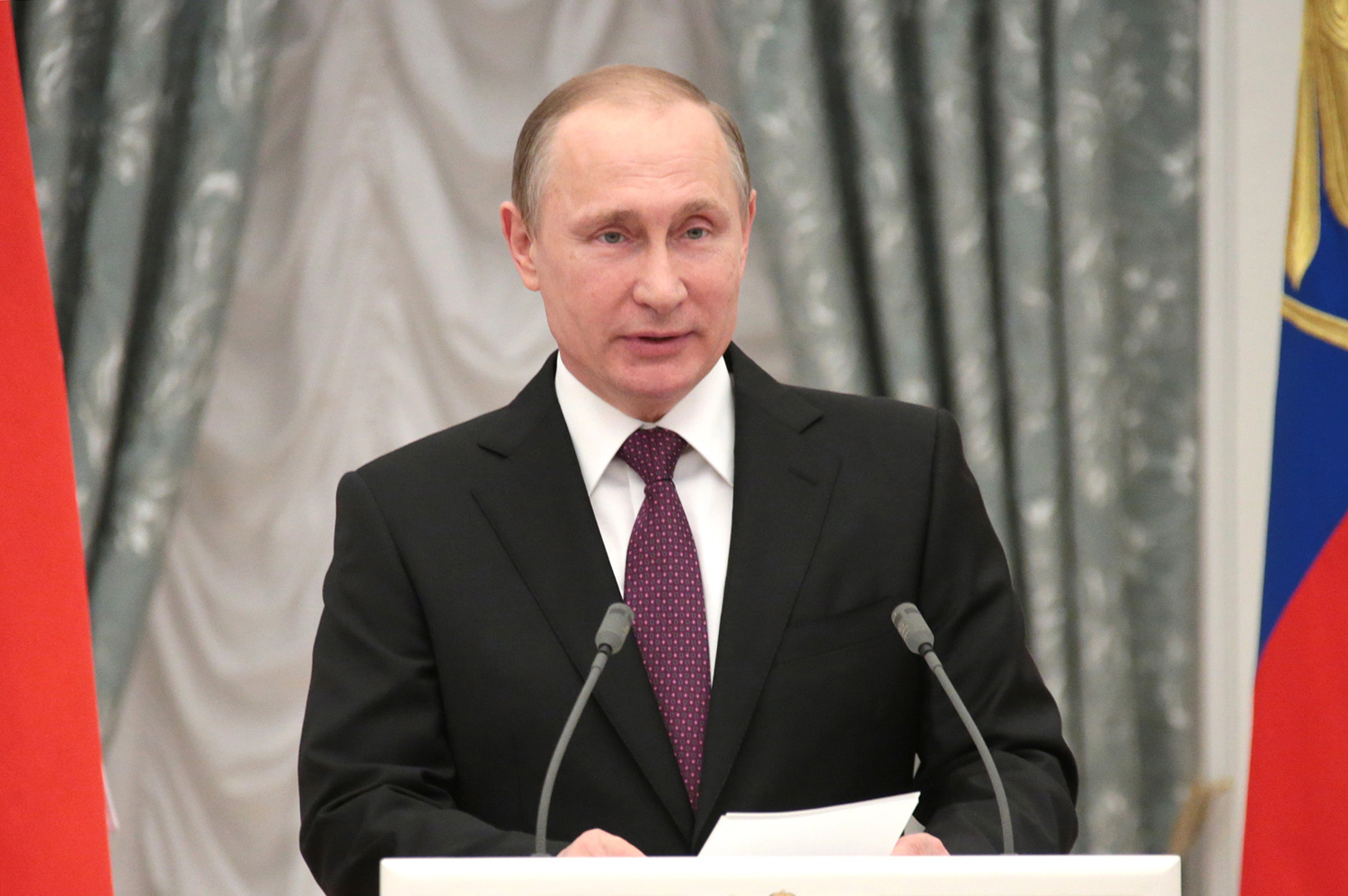 Президент России Владимир Путин во время церемонии вручения государственных наград в Кремле