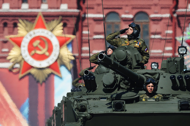 Боевые машины пехоты БМП-3 во время военного парада на Красной площади в честь 71-й годовщины Победы в Великой Отечественной войне 1941-1945 годов