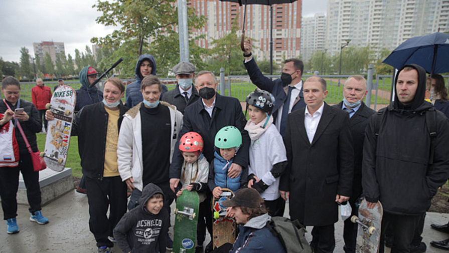 Александр Беглов и Михаил Романов открыли спортплощадку со скейт-парком в Санкт-Петербурге