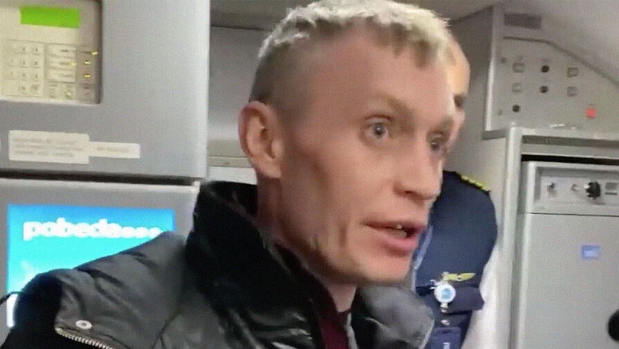 "Я не курил в вашем самолете": полиция сняла раненого бойца СВО с рейса Москва — Барнаул