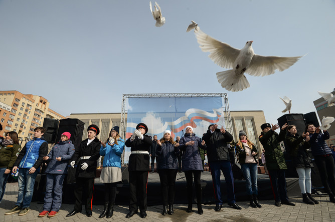 Участники всероссийской акции «Мы вместе против террора» в Новосибирске