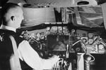 Французский летчик-испытатель в кабине самолета «Конкорд» в аэропорту Тулуза-Бланьяк, 1966 год