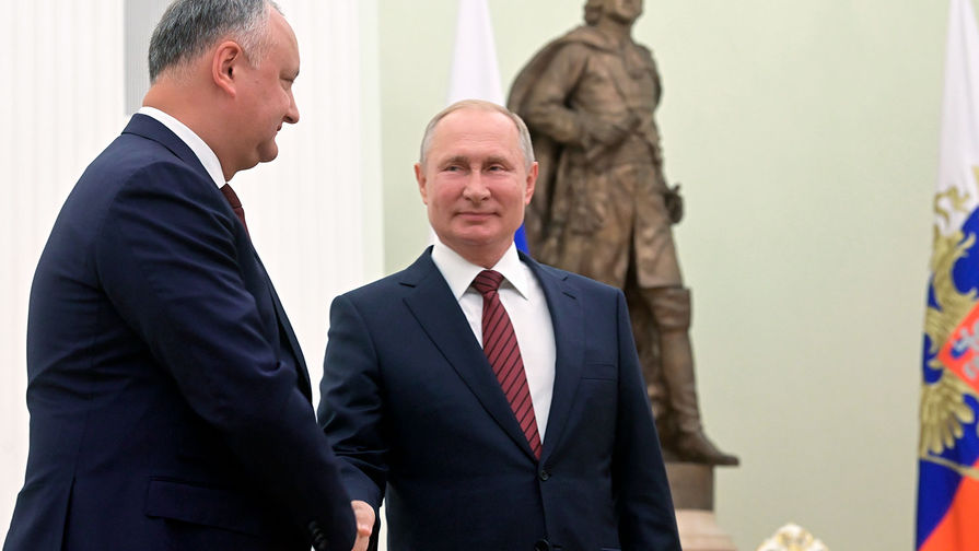 Президент РФ Владимир Путин и президент Молдавии Игорь Додон (слева), который находится в России с рабочим визитом, 7 сентября 2019 года