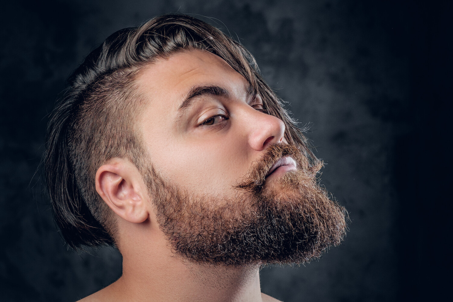 Частое бритье, красный перец, уколы: есть ли идеальное средство для роста  бороды - Газета.Ru