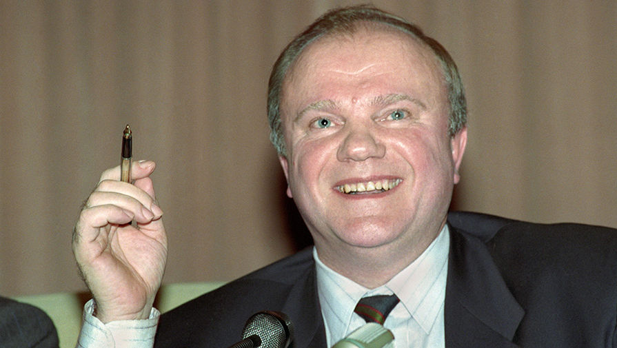 Лидер КПРФ Геннадий Зюганов во время пресс-конференции, 1995 год