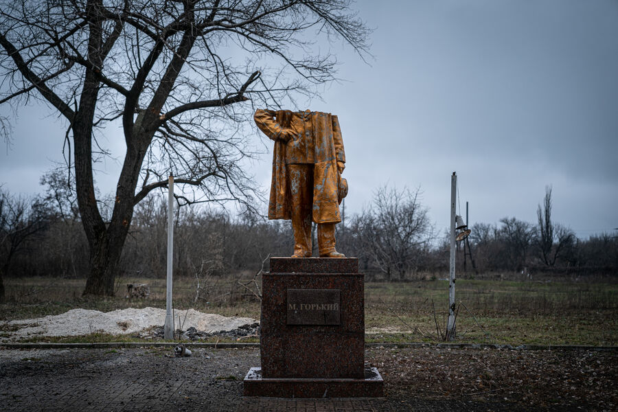 Памятник Максиму Горькому в&nbsp;городе Часов Яр, 3&nbsp;мая 2023&nbsp;года