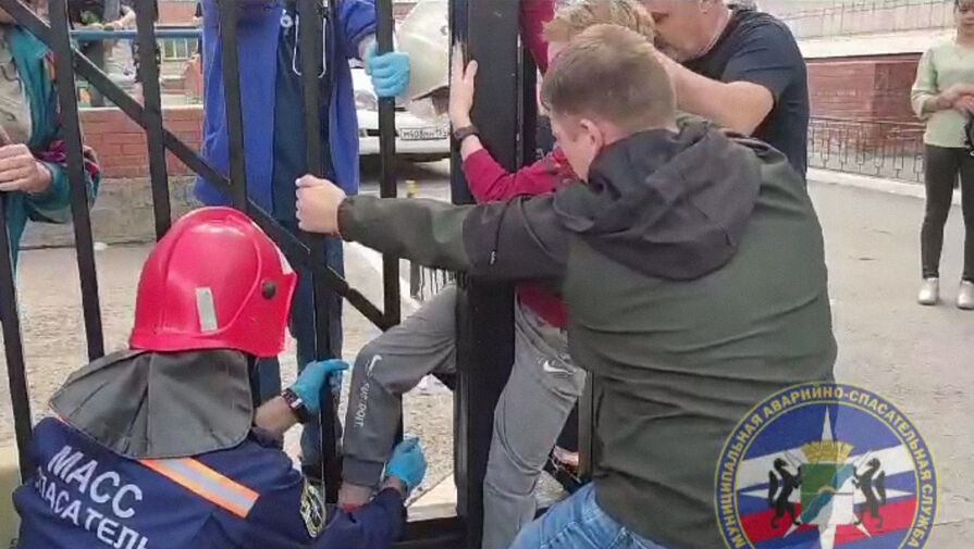 Ребенку зажало ногу автоматическими воротам в Новосибирске