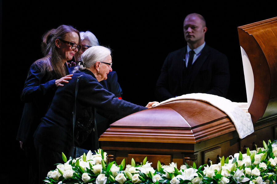 Церемония прощания с&nbsp;народным артистом России Владимиром Симоновым в&nbsp;театре им. Евгения Вахтангова в&nbsp;Москве, 12&nbsp;ноября 2025&nbsp;года