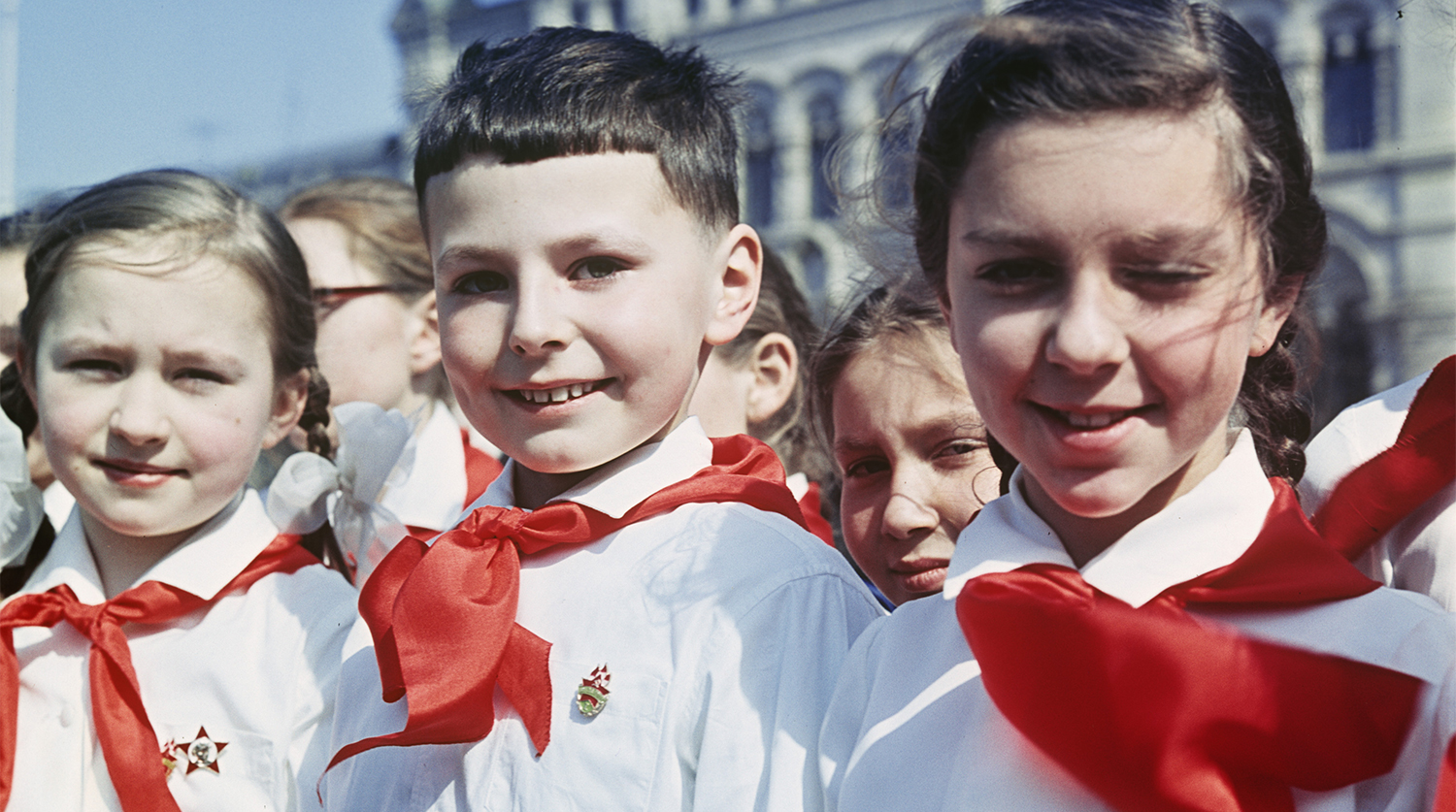 

Прием в пионеры на Красной площади, 1965 год

