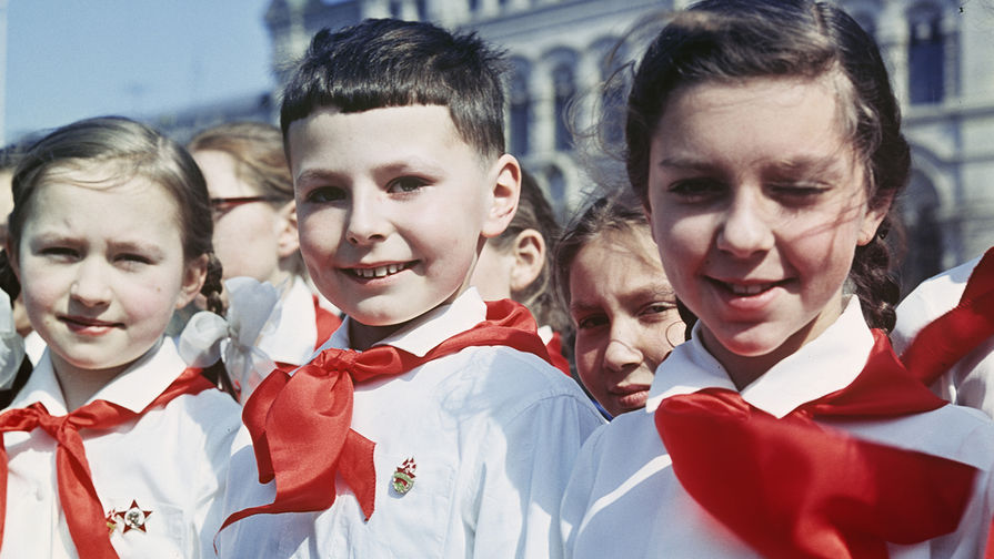 Прием в пионеры на Красной площади, 1965 год
