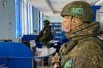 Российские миротворцы в офисе АО «Казахтелеком» в Алма-Ате, 11 января 2022 года