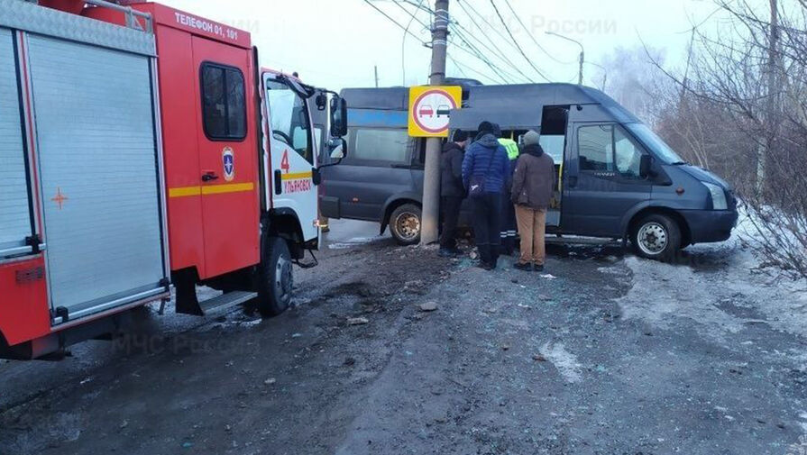 В Ульяновске шестерых человек госпитализировали из-за ДТП с маршруткой