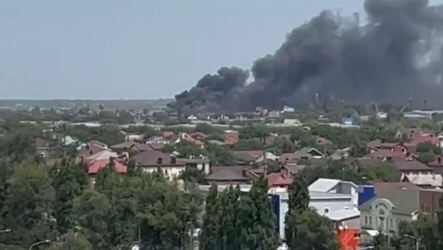 В Ростове-на-Дону сообщили о сильном пожаре на складе с пиломатериалами