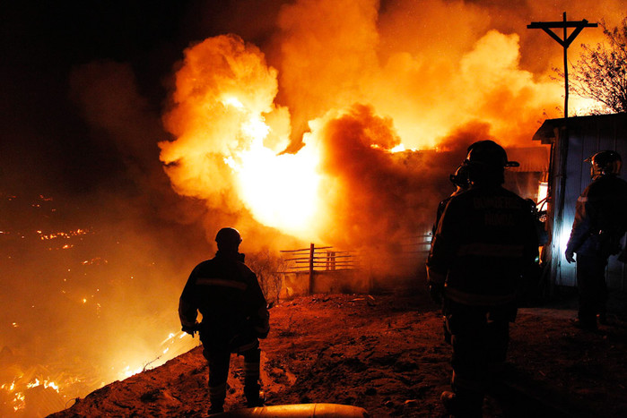 Пожар в&nbsp;чилийском городе Вальпараисо унес жизни 12&nbsp;человек