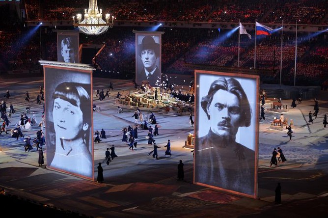 Портреты русских писателей и поэтов на церемонии закрытии Олимпийских Игр в Сочи
