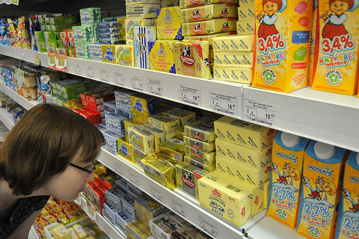 Полки с украинской молочной продукцией в одном из львовских магазинов