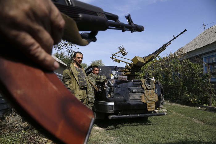 Ополченцы ДНР в пригороде Донецка