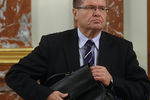 Алексей Улюкаев перед заседанием кабинета министров РФ в Доме правительства РФ, 2013 год