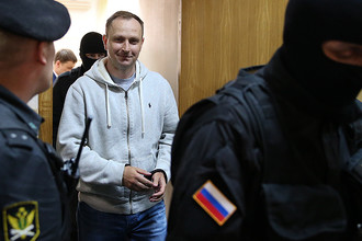 Экс-глава Главного управления экономической безопасности и противодействия коррупции МВД России генерал Денис Сугробов в Басманном суде, май 2014 года
