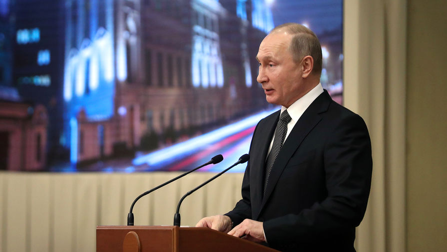 Президент России Владимир Путин во время собрания в честь 95-летия со дня образования Верховного суда России, 23 января 2018 года