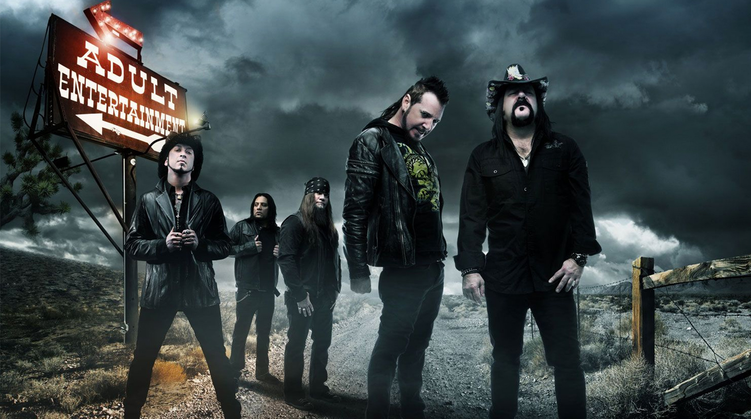 Винни Пол (справа) в составе группы Hellyeah