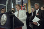 Джордж Сорос и мэр Нью-Йорка Дэвид Динкинс во время презентации программы помощи Боснии, 1993 год 
