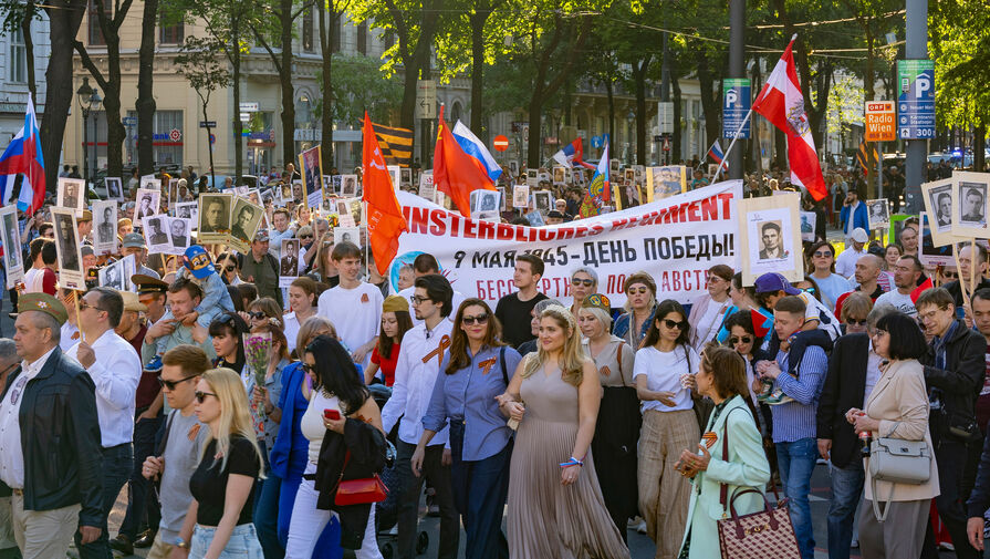 В Вене люди с украинскими флагами попытались сорвать шествие в честь Дня Победы
