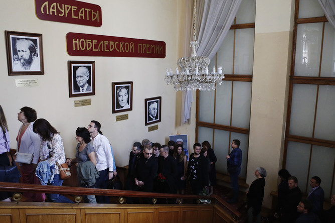 Церемония прощания с Антоном Носиком в Центральном доме литераторов в Москве, 11 июля 2017 года