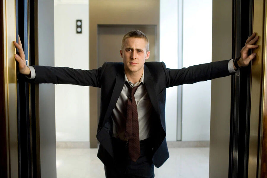 <b>&laquo;Перелом&raquo; (2007)</b>
<br><br>
Детективный триллер о&nbsp;талантливом юристе, которого втягивают в&nbsp;витиеватую игру имени хладнокровного бизнесмена, застрелившего жену, но избежавшего наказания. Главные роли в&nbsp;проекте исполнили Гослинг и Энтони Хопкинс. После премьеры ленты критики хвалили канадца за&nbsp;то, что он смог достойно показать себя в&nbsp;кадре рядом с&nbsp;двукратным обладателем &laquo;Оскара&raquo; и просто одним из&nbsp;талантливейших актеров когда-либо.
