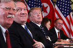 Президент США Дональд Трамп, госсекретарь Майк Помпео и советник президента по национальной безопасности Джон Болтон во время саммита США-КНДР во вьетнамском Ханое, 28 февраля 2019 года