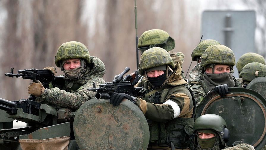 РБК: размер зарплаты российских военнослужащих и силовиков увеличат на 10,5%