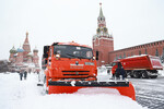 Уборка снега на Красной площади, Москва, 18 декабря 2022 года