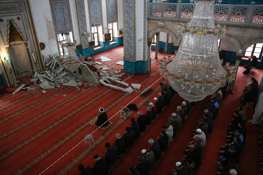Последствия землетрясения в&nbsp;мечети в&nbsp;городе Дюздже, Турция, 6&nbsp;февраля 2023&nbsp;года
